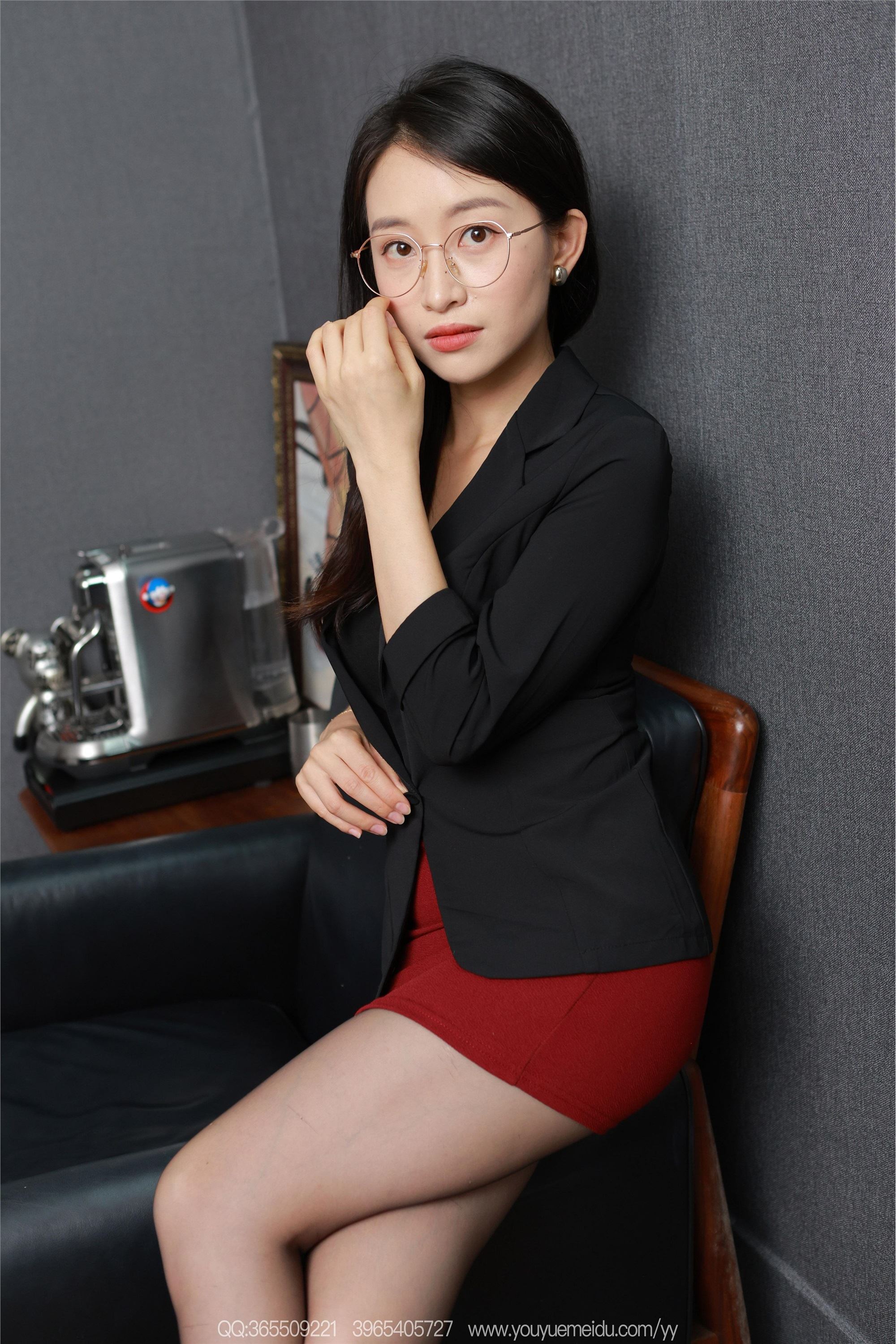 IESS异思趣向  2025.09.11 丝享家 2155 小婕《御姐包臀裙》